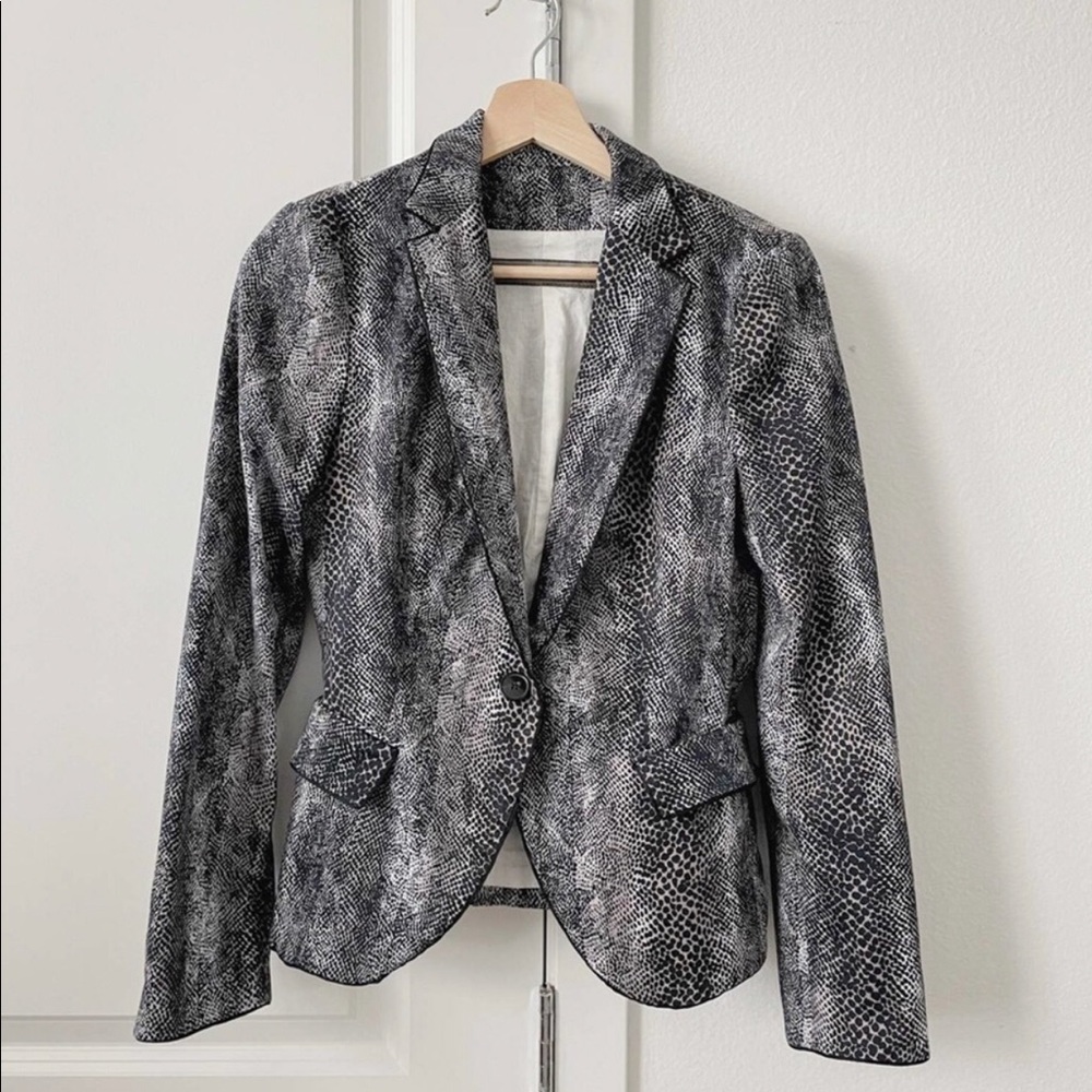 Zara Long Sleeve Button Front Blazer in Snakeskin Print sz S